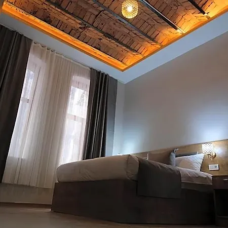 Hotel Adamantides *