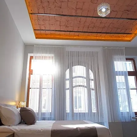 Adamantides Hotell