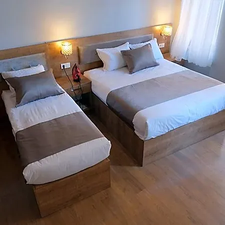 Adamantides Hotel *