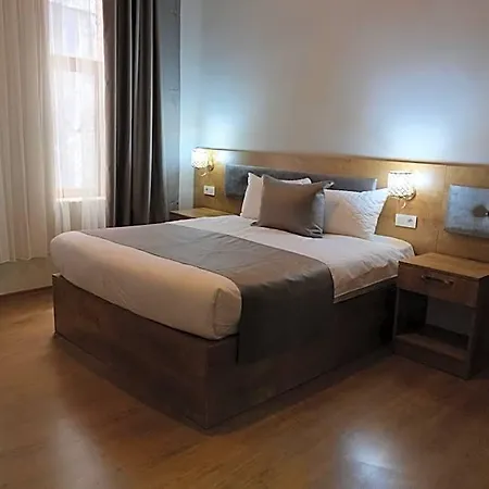 Adamantides Hotel *